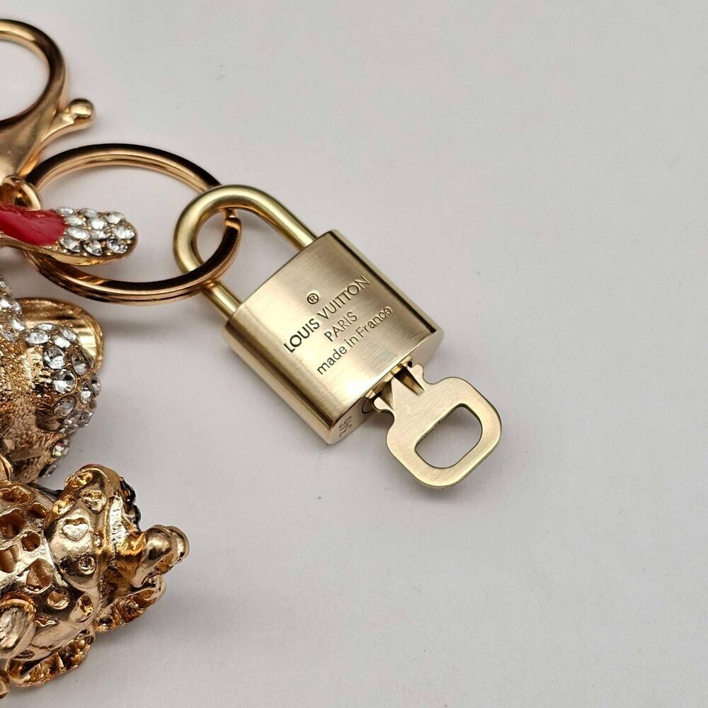 Authentic Louis Vuitton Gold Lock & Key 🔑 Bag Charm w/ Unbranded Puppy Charm - Picture 4 of 9